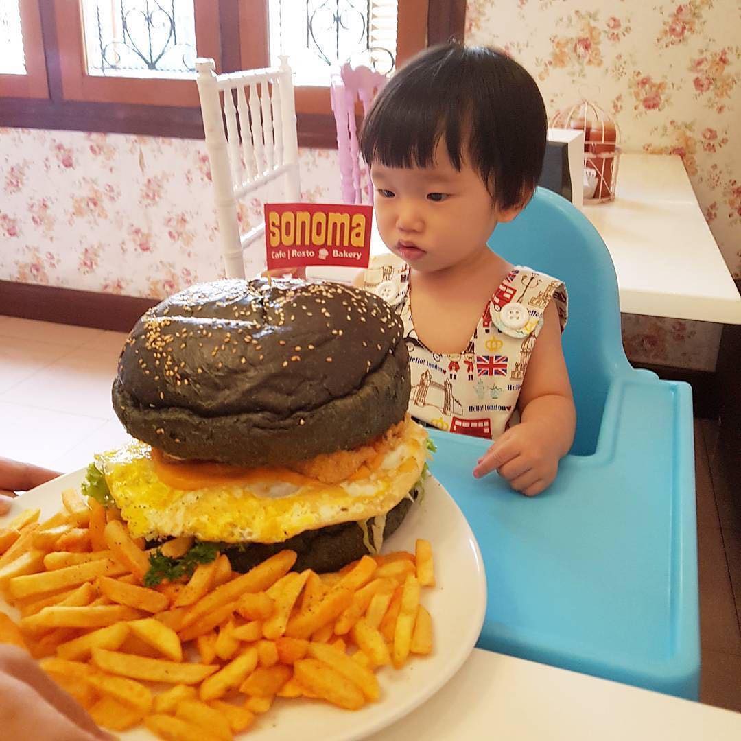Burger Unik Nan Lezat, Asli Indonesia